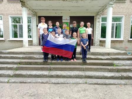 12 июня - День России.